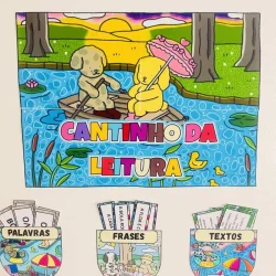 Ilustração de dois ursinhos lendo na água com cenário de natureza ao fundo.