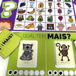 Jogo educativo com cartas de animais e tabuleiro de perguntas.