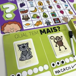 Jogo educativo com animais e objetos para crianças aprenderem quantidade.