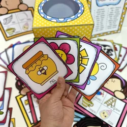 Jogo de cartas do Kit Bingo das Rimas para estimular a leitura infantil.