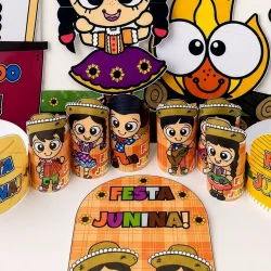 Decoração Festa Junina com personagens e doces coloridos.