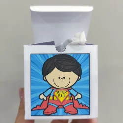 Lembrancinha de Super Pai com personagem de desenho animado.