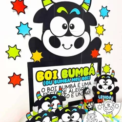Personagem de Boi Bumbá com cores vibrantes e detalhes divertidos.