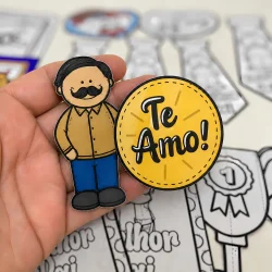 Cartão de homenagem com personagem e mensagem Te Amo!.