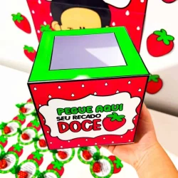 Caixa de arrecadação de doces com tema de morango e aprendizado.