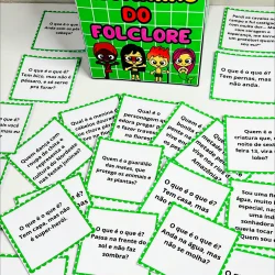 Jogo de adivinhas do folclore brasileiro com cartas coloridas e perguntas tradicionais.