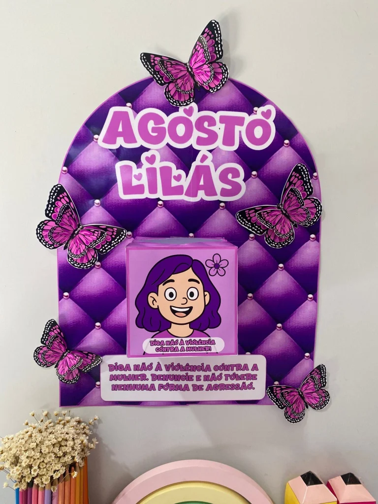 Kit Escolar Agosto Lilás com Painel — foto 3