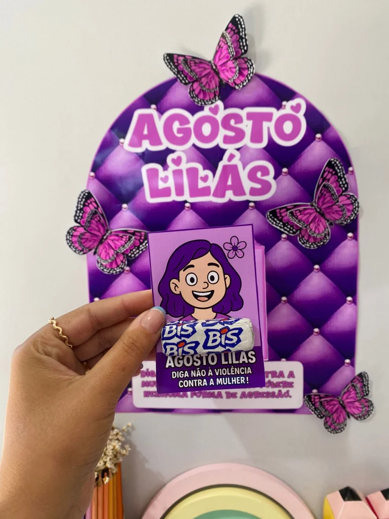 Kit Escolar Agosto Lilás com Painel — foto 8