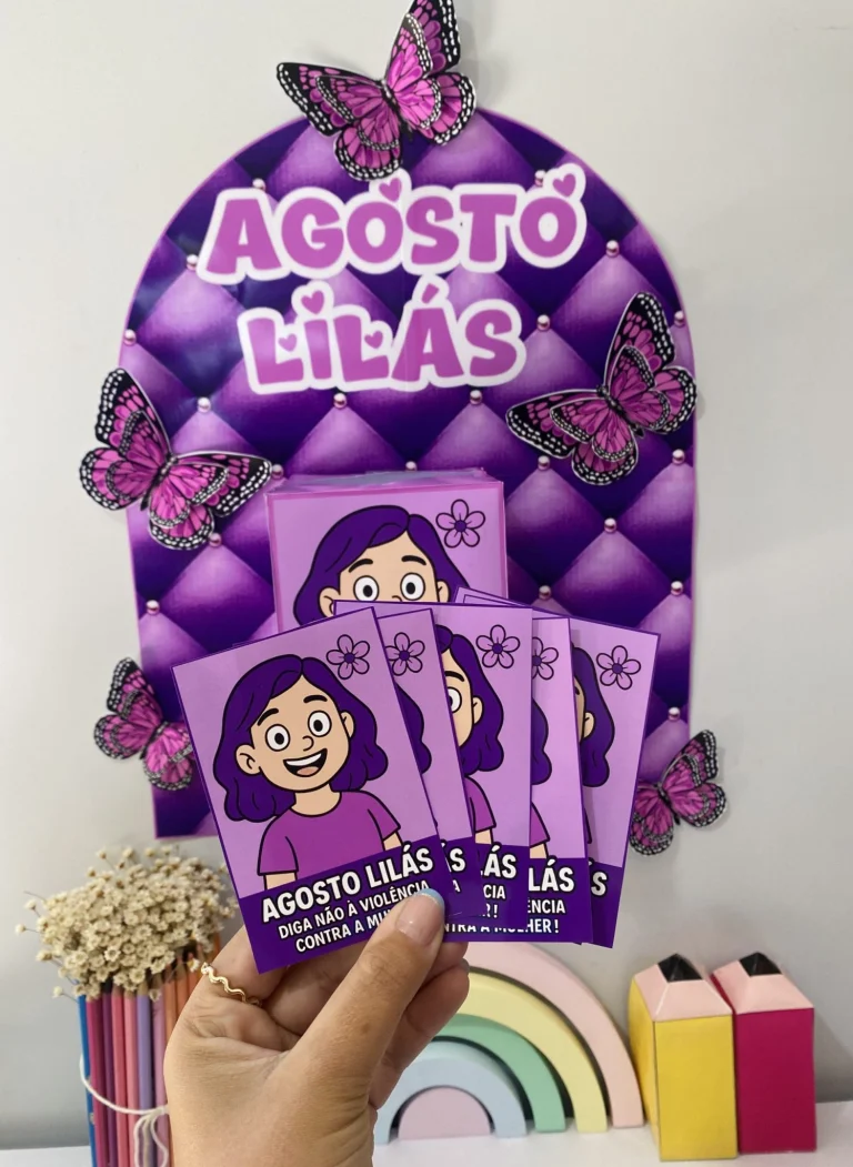 Kit Escolar Agosto Lilás com Painel — foto 1