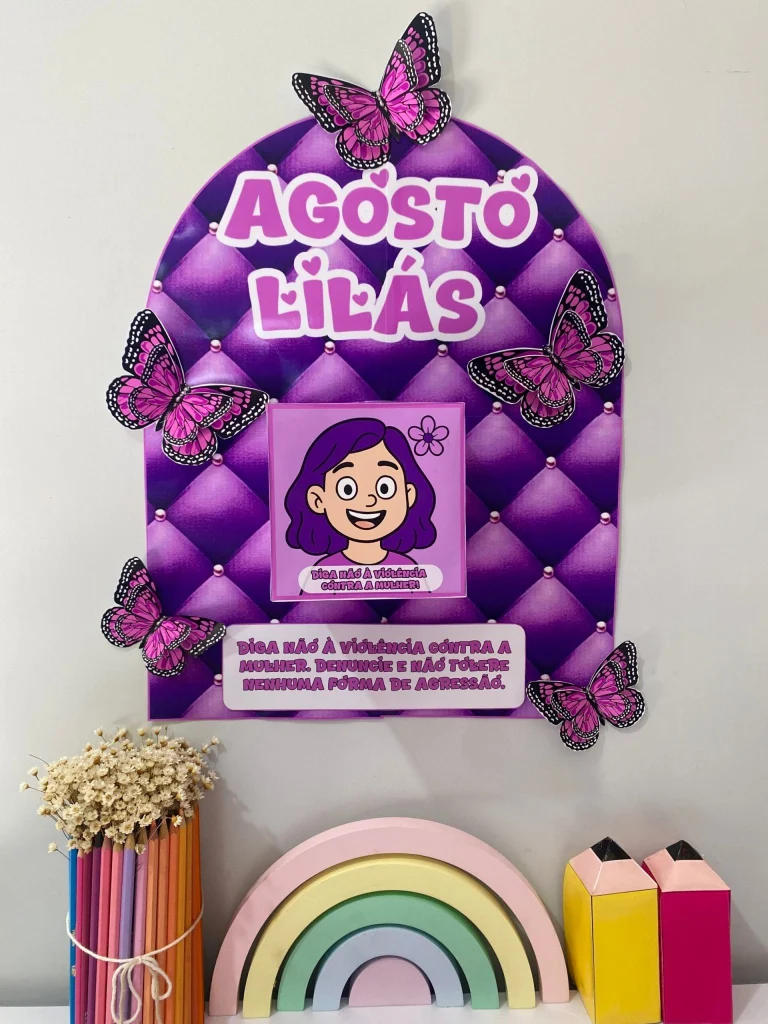 Kit Escolar Agosto Lilás com Painel — foto 4
