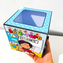 Caixa de perguntas com tema de estudante para bate-papo educativo.
