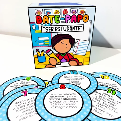 Jogo de perguntas sobre ser estudante com cartas coloridas e tema escolar.