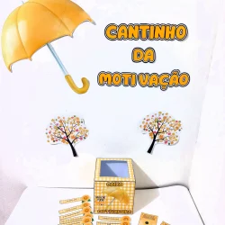 Cantinho da motivação com guarda-chuva amarelo e árvores decoradas.