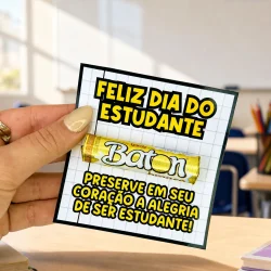 Cartão comemorativo do Dia do Estudante com mensagem de alegria e preservação do coração.