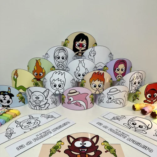 Coroas com personagens de lendas do folclore brasileiro para atividades educativas.