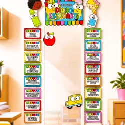Espelho decorativo com tema do Dia do Estudante e elementos coloridos.