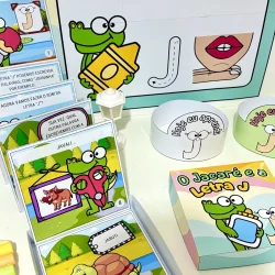 Material educativo com personagens de tartaruga, sapo e letras para ensino infantil.