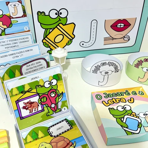 Material educativo com personagens de tartaruga, sapo e letras para ensino infantil.
