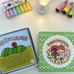 Material didático de folclore brasileiro com livros e marcadores de página.
