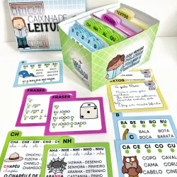 Caixinha de leitura com cartões educativos para crianças.