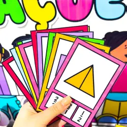Cartas de figuras geométricas coloridas para atividades educativas.