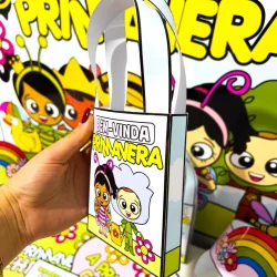 Lembrancinha de festa infantil com tema de primavera e personagens coloridas.