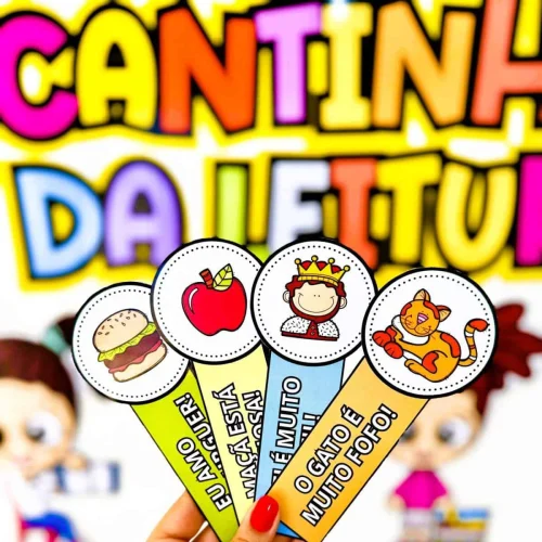 Painel colorido com tema de leitura e personagens infantis.