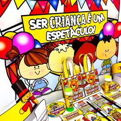 Decoração de festa infantil com tema de crianças e balões coloridos.