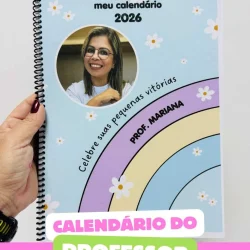 Calendário escolar 2026 com foto de professora sorridente.
