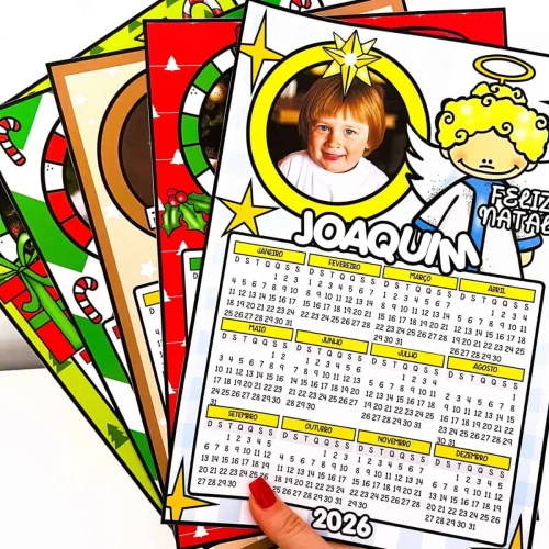 Calendário de Natal com fotos de crianças e tema natalino para 2026.