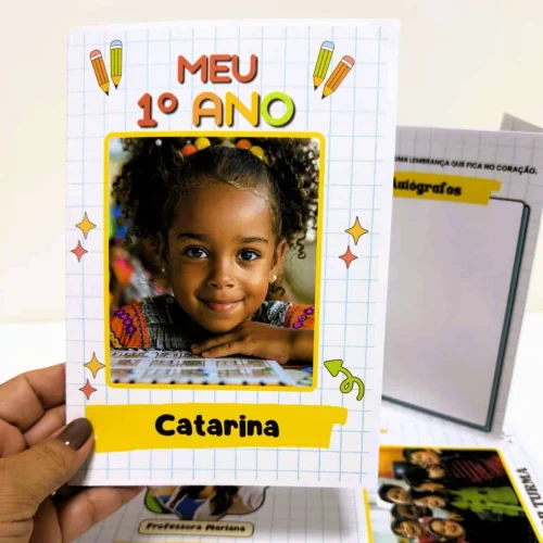 Cartão de recordação escolar com foto de menina sorridente e nome Catarina.