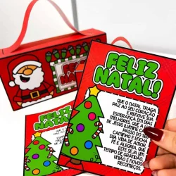 Cartão de Natal com mensagem e árvore decorada, presente de lembrancinha natalina.