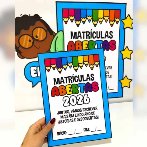 Cartaz de matrícula aberta para 2026 com cores vibrantes e desenho de lápis.