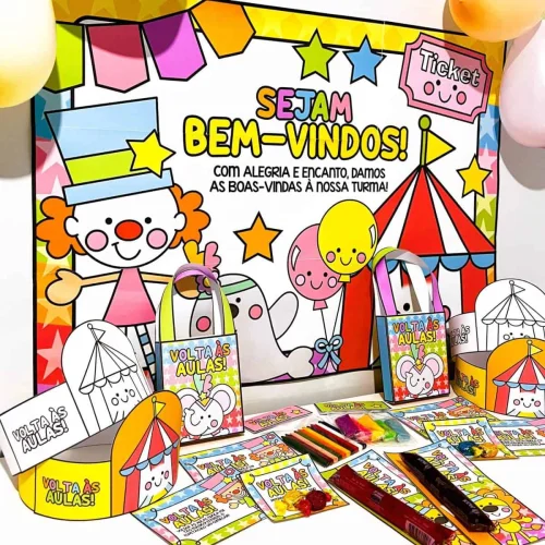 Material escolar colorido com tema de circo para volta às aulas.
