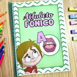 Caderno de alfabetização com ilustrações de criança e letra A.