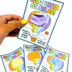 Cartão de volta às aulas com balão colorido e mensagem de boas-vindas.