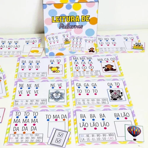 Material educativo de leitura de palavras para crianças, com imagens e sílabas.