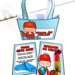 Lembrancinha de volta às aulas com tema Dino e materiais escolares.