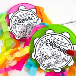 Brinquedos de papel com tema de Carnaval e pandeiro colorido.