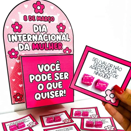 Caixa motivacional com mensagem de empoderamento feminino para o Dia da Mulher.