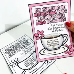 Cartão de Dia da Mulher com mensagem de autoestima e flores.