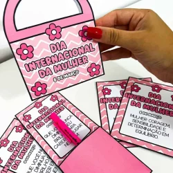 Lembrancinha rosa para o Dia da Mulher com mensagem de empoderamento feminino.