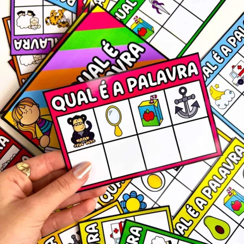 Jogo de cartas com perguntas sobre palavras e imagens educativas.