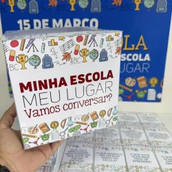 Caixa de perguntas para o Dia da Escola com tema de volta às aulas.