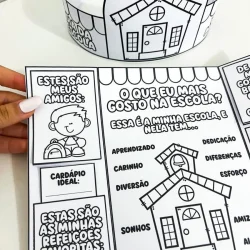 Atividades de escola com casa de papel e perguntas educativas.