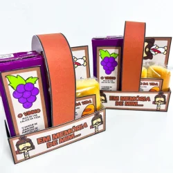 Lembrancinhas de Páscoa com chocolates e lembrancinhas temáticas.