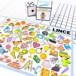 Materiais educativos com brinquedos, livros e objetos de aprendizagem.