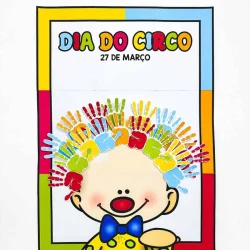 Painel comemorativo do Dia do Circo com palhaço sorridente e mãos coloridas.