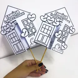 Atividade educativa com desenhos de casas e palavras relacionadas à família.