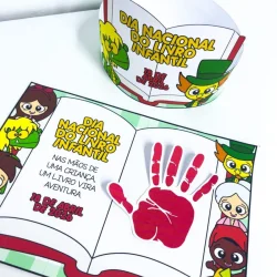 Lembrancinha de papel com tema do Dia do Livro Infantil e personagens coloridos.
